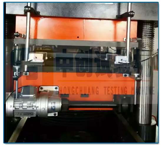 中创伺服压剪试验机内部结构
